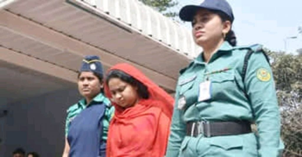 ফেসবুকের পরিচয়ে বিয়ে, সতিন আছে জেনে স্বামীকে গলা কেটে হত্যা।