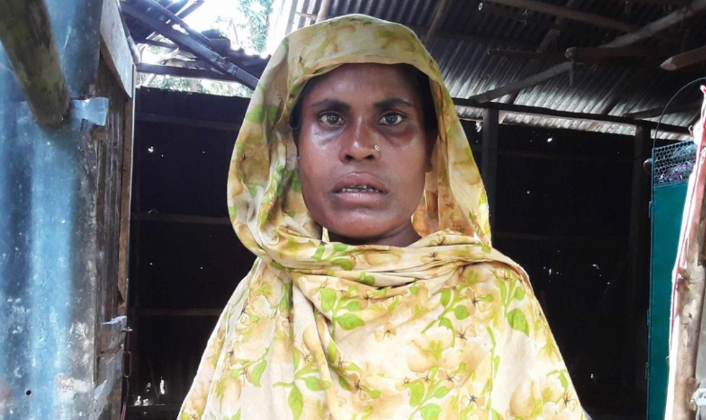 রায়গঞ্জের বিধবা ভাগ্যে সরকারের ঘর জোটেনি’। ভাঙা কুঁড়েঘরে সীমাহীন কষ্টে বিধবা ফরিদা