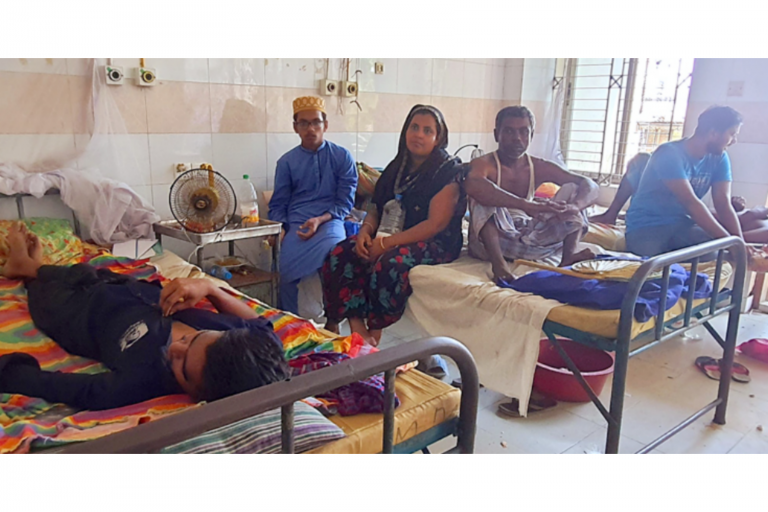 সিরাজগঞ্জে ডেঙ্গুতে আক্রান্ত ২১১ জন কাঙ্খিত সেবা না পেয়ে হাসপাতাল ছাড়ছে রোগীরা
