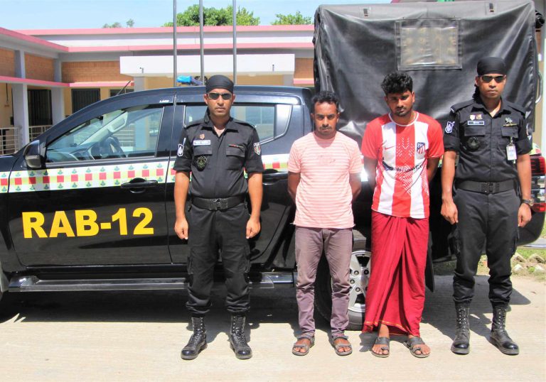 সিরাজগঞ্জে চোরাই মোটরসাইকেল ক্রয়-বিক্রয় চক্রের ২ সদস্য গ্রেফতার