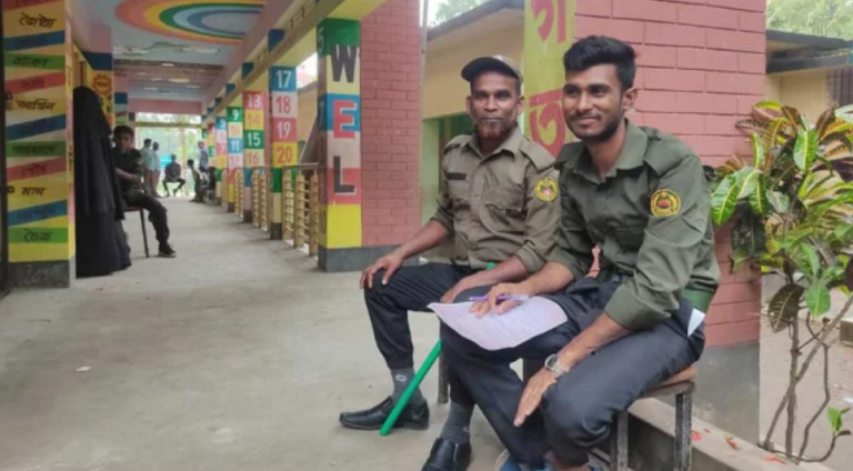 সব কেন্দ্রে ভোটার আকাল পড়েছে