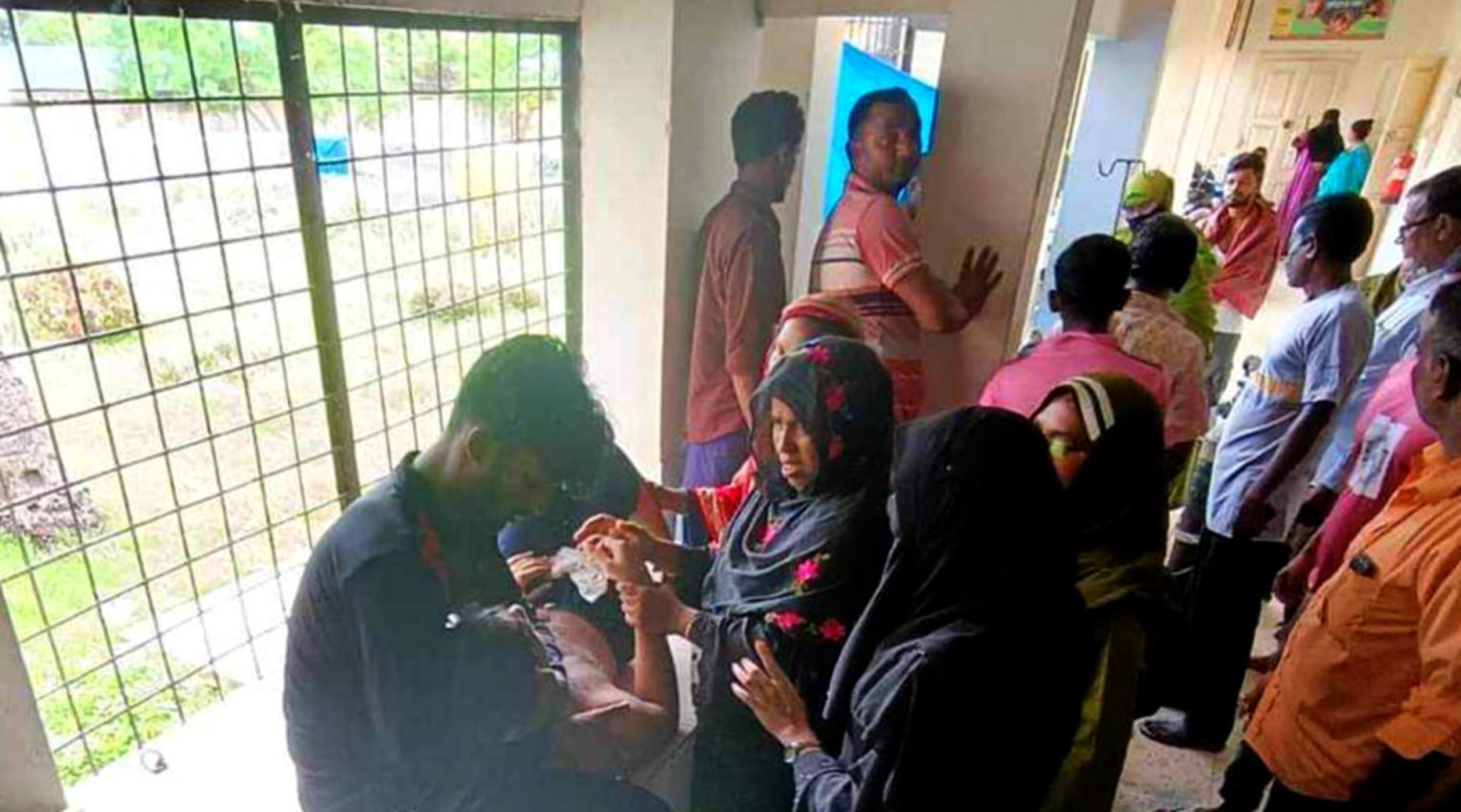 সিরাজগঞ্জে নৌকা ডুবে দুই বন্ধুর মৃত্যু