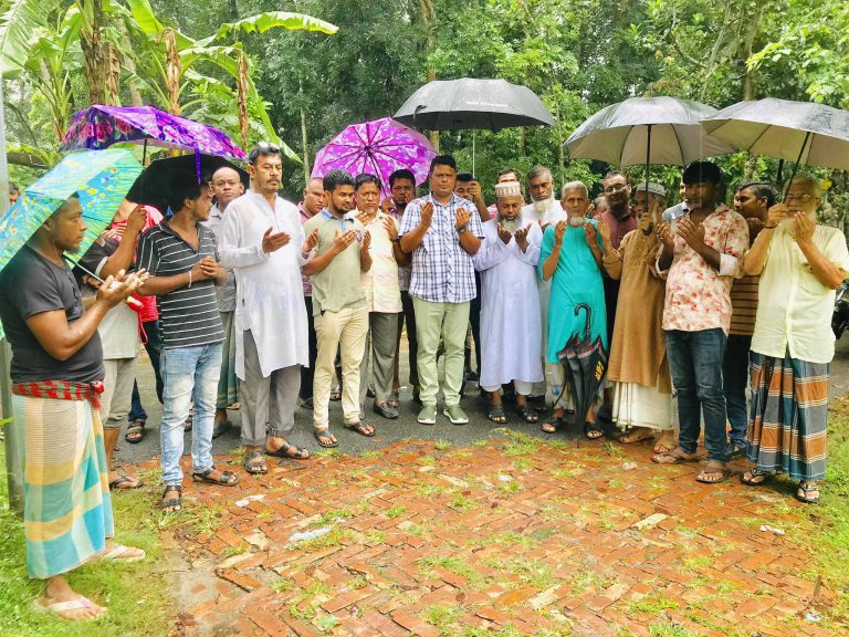 উজিরপুর পৌরসভায় আর সি সি রাস্তার নির্মাণ কাজের উদ্ভোধন