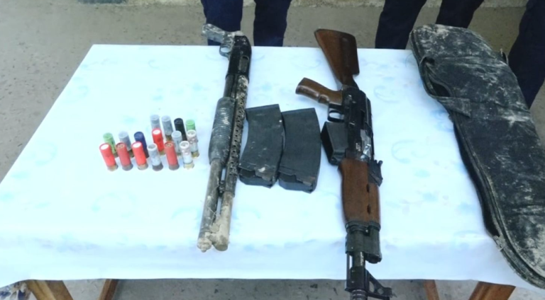 সিরাজগঞ্জে মসজিদের সিড়ির নিচে থেকে ম্যাগজিন ও গুলিসহ দুটি শর্টগান উদ্ধার