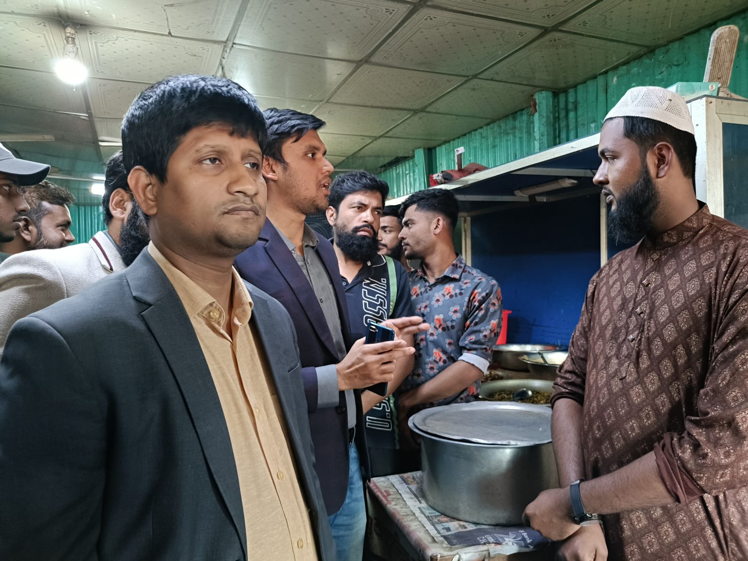 সিরাজগঞ্জ রায়গঞ্জে নিম্নমানের খাবার বিক্রি করায় ভ্রাম্যমাণ আদালতে ৪ হাজার টাকা অর্থদন্ড